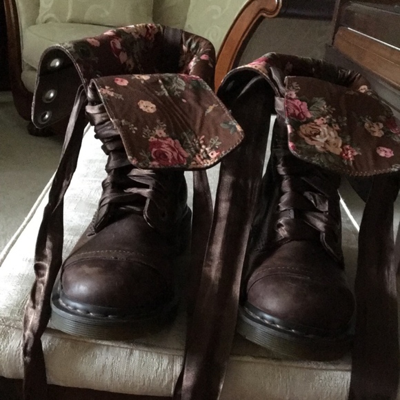 Dr. "AirWair" Martens Triumph 1914 lace-up boot - Picture 4 of 8